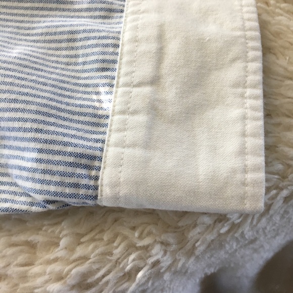 Abercrombie & Fitch Pinstripe 👕 - Picture 3 of 7